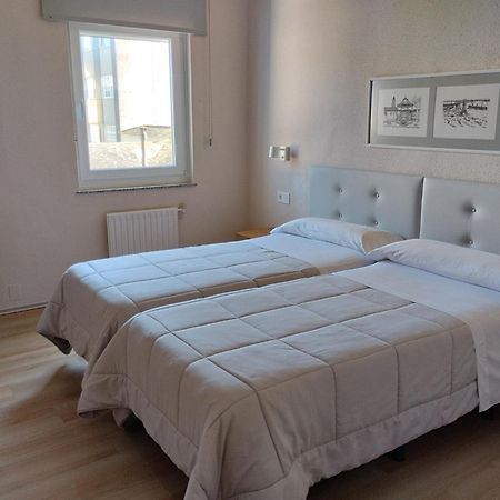 Hotel Ros Mary Ribadeo Bagian luar foto