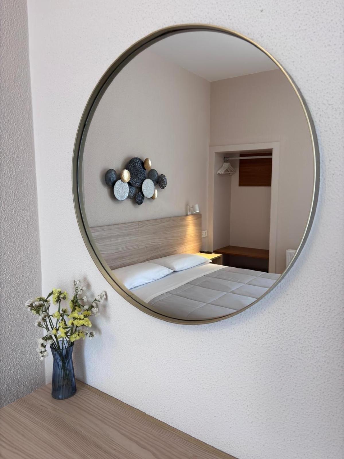 Hotel Ros Mary Ribadeo Bagian luar foto