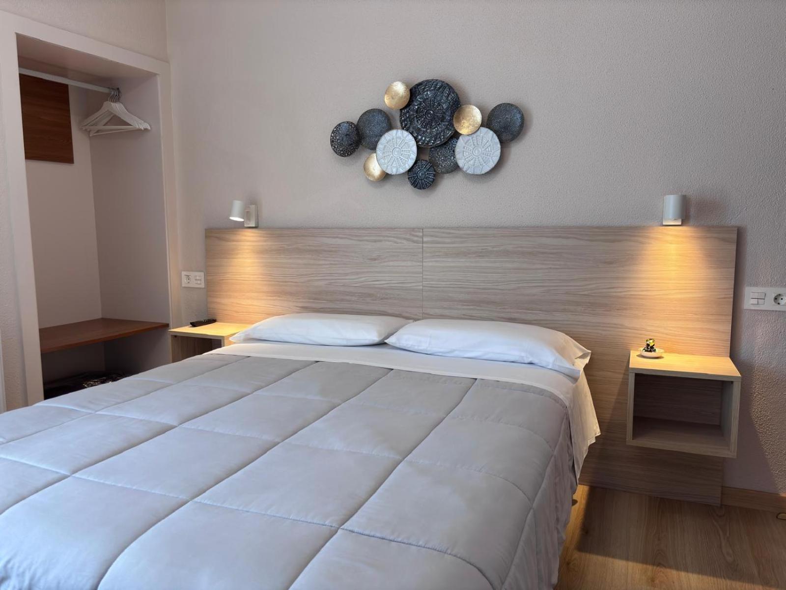 Hotel Ros Mary Ribadeo Bagian luar foto