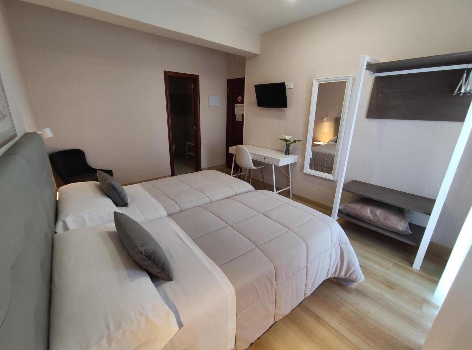 Hotel Ros Mary Ribadeo Bagian luar foto